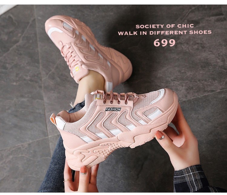 รองเท้าผ้าใบกันลื่นสไตล์สปอร์ต (สีขาว)