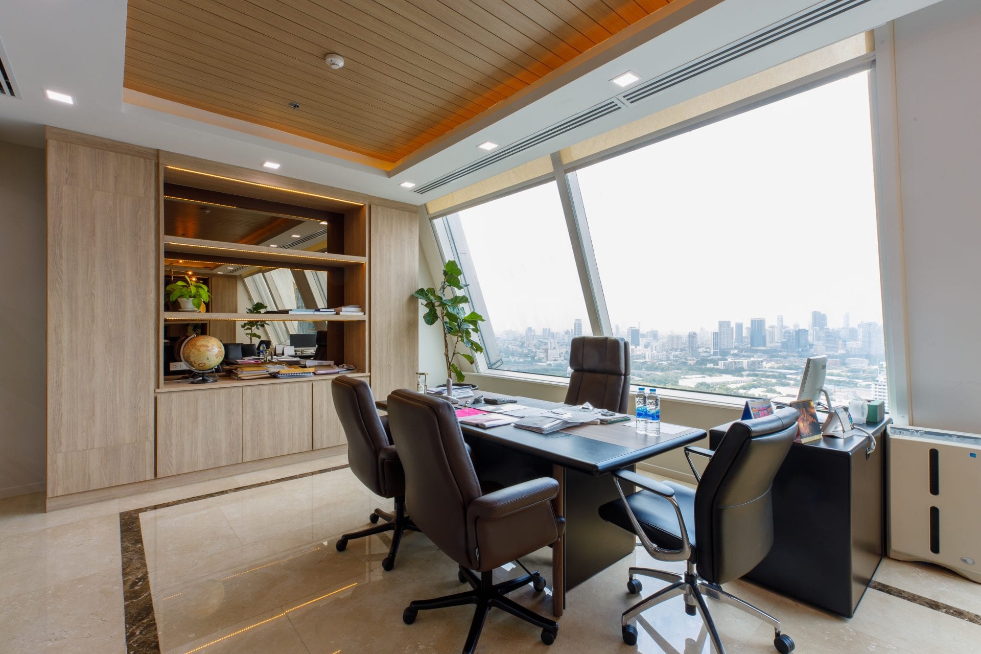 อาคารอินเตอร์เชนจ์ 21 (Interchange 21) สำนักงานให้เช่า เกรด A ย่านสุขุมวิท อโศก ใกล้รถไฟฟ้า BTS และ MRT