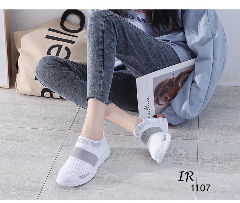 รองเท้าผ้าใบสวมผ้าทอสไตล์ Sport (สีขาว)