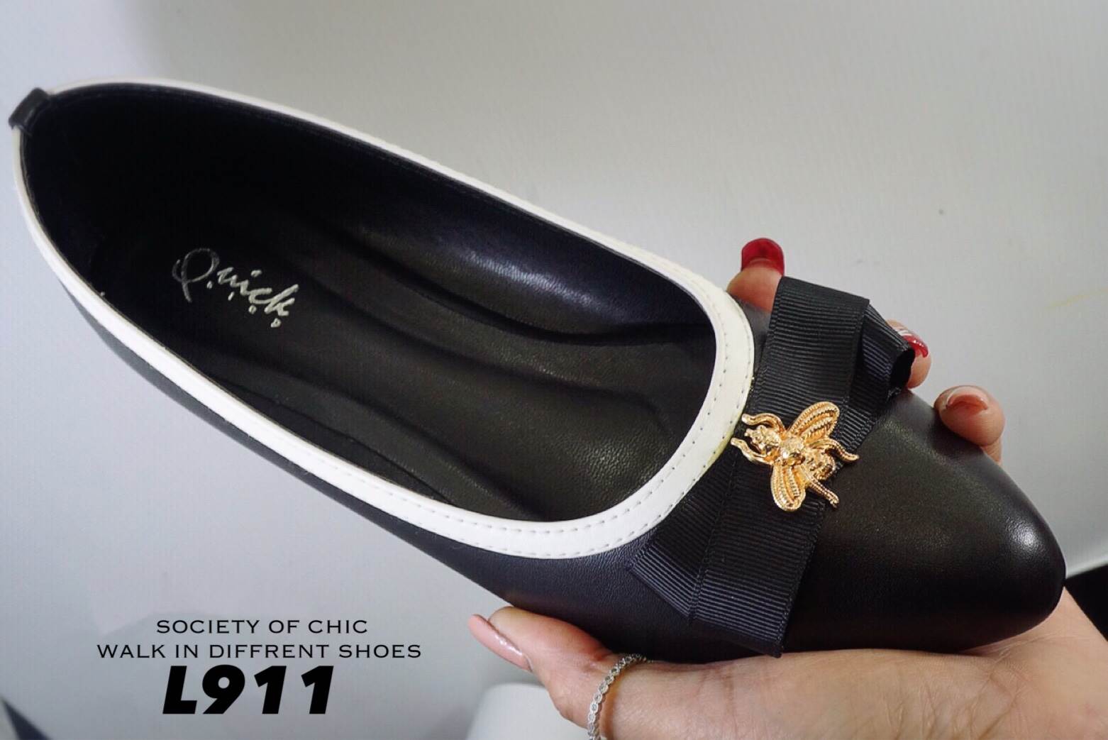 รองเท้าคัทชูหนังนิ่ม Style Dior (สีขาว)