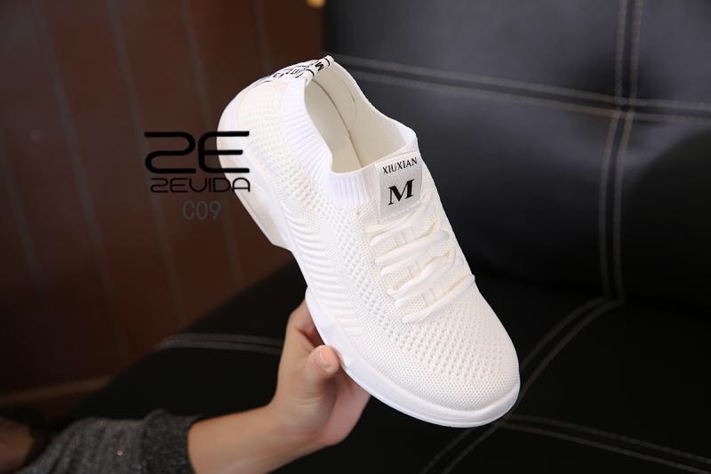 รองเท้าผ้าใบผ้าแต่งขอบผ้านิ่ม (สีดำ)