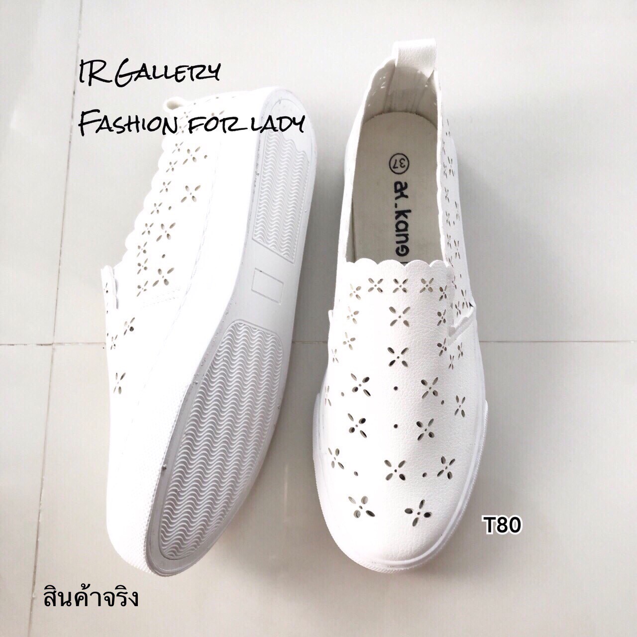 รองเท้าผ้าใบหนังนิ่มทรงสวมฉลุลาย