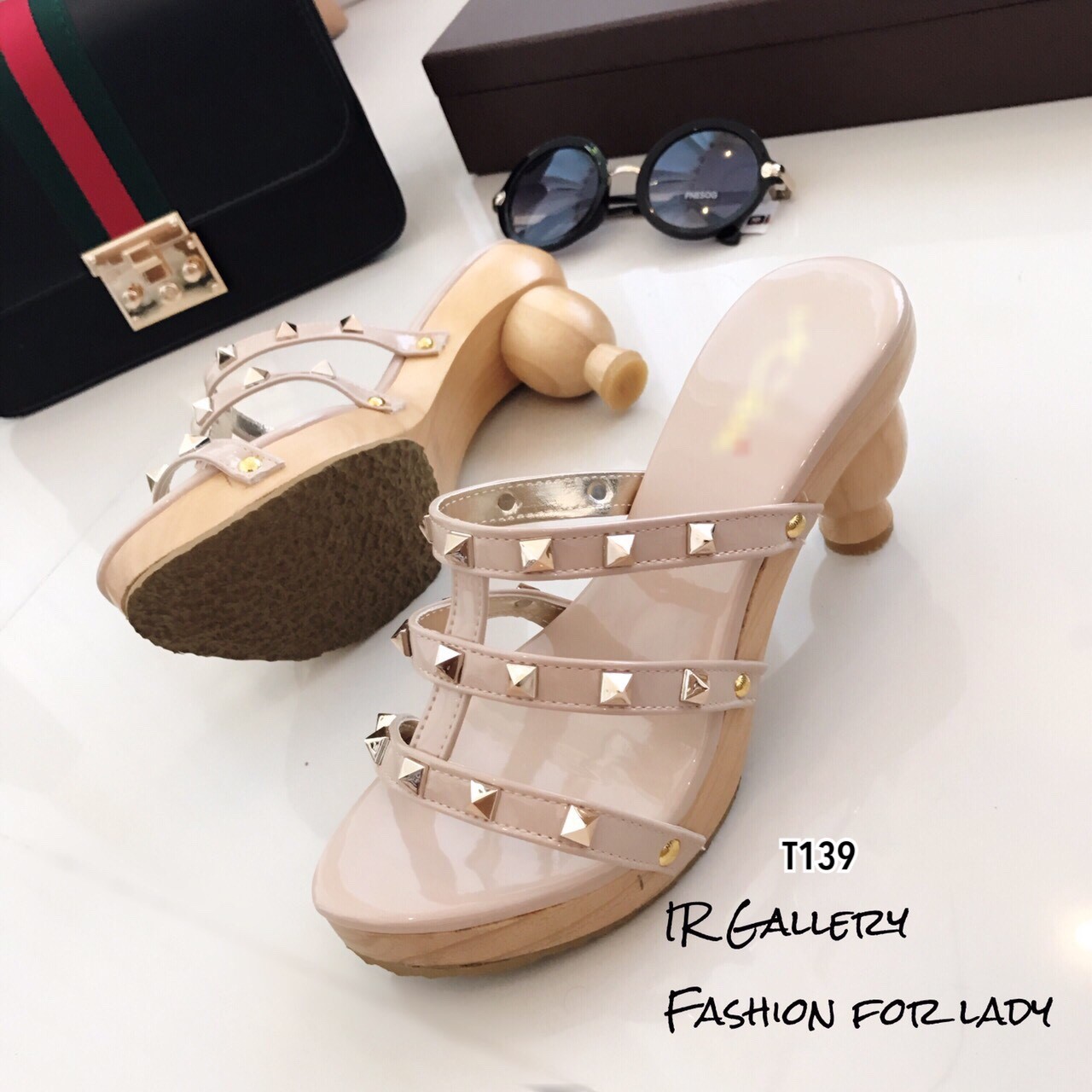 รองเท้าเปิดส้น Style Valentino (สีดำ)