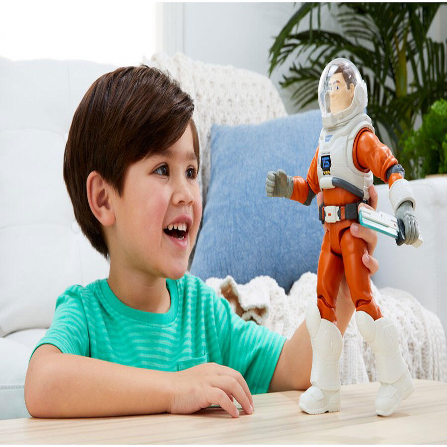 Mattel Disney Pixar Lightyear Space Ranger Gear (HHK11) แมทเทล ดิสนีย์ พิกซาร์ ไลท์เยียร์ ของเล่นแอ็กชั่นฟิกเกอร์ และอุปกรณ์แต่งชุดอวกาศ บัซ ไลท์เยียร์ ชุดสีส้ม