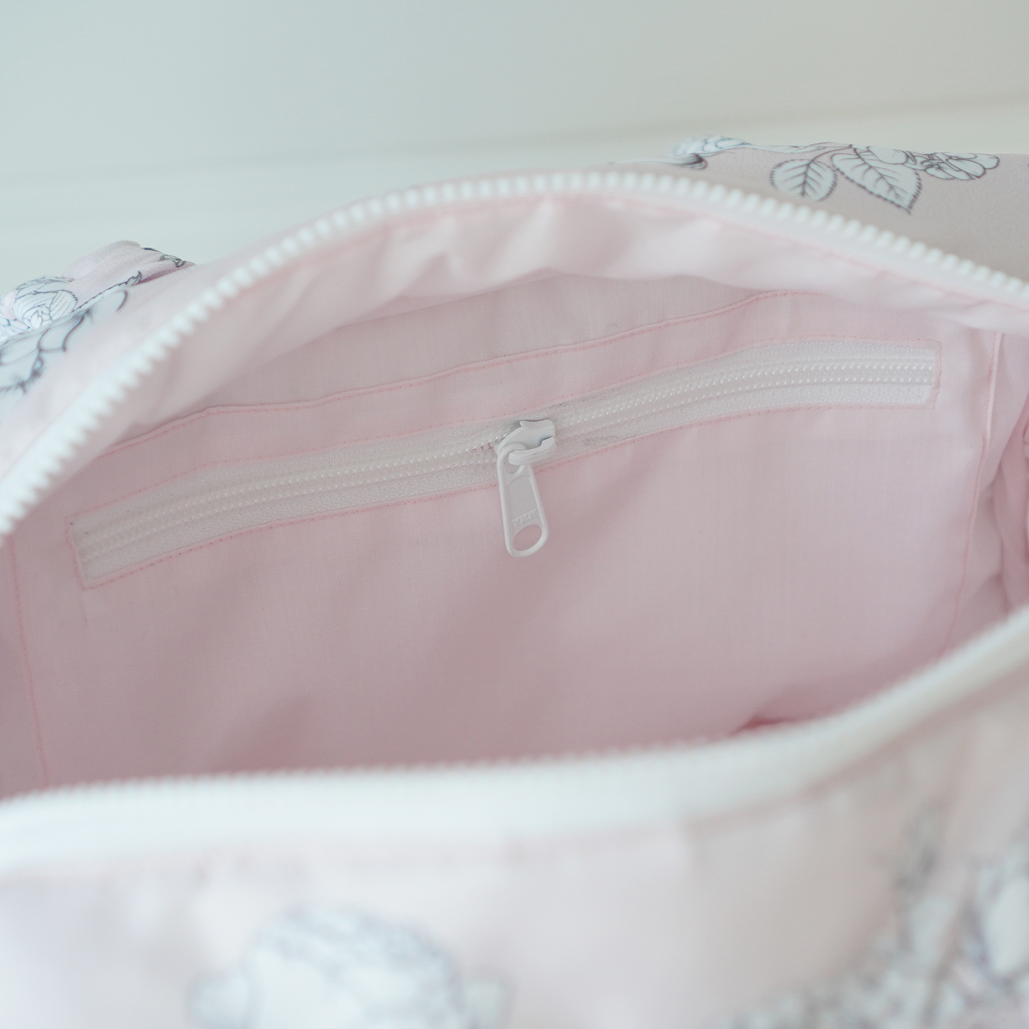 Fluffy Bowling Bag กระเป๋านุ่มนิ่ม ทรง Bowling แบบพร้อมส่ง ลาย Butterfly Vintage - Pink