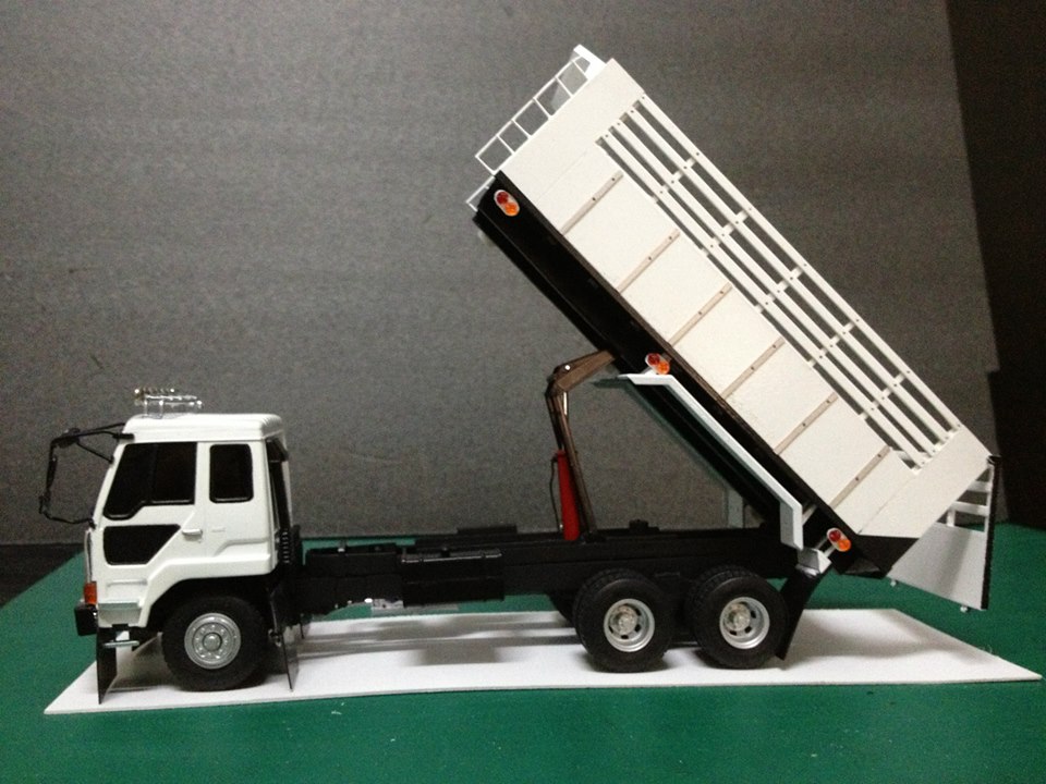 โมเดลรถขนดิน 10 ล้อ 1/32