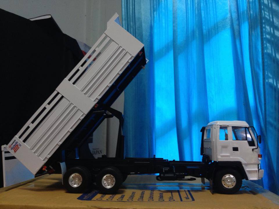 โมเดลรถบรรทุกดัมพ์สามมิตรจำลอง 1/32