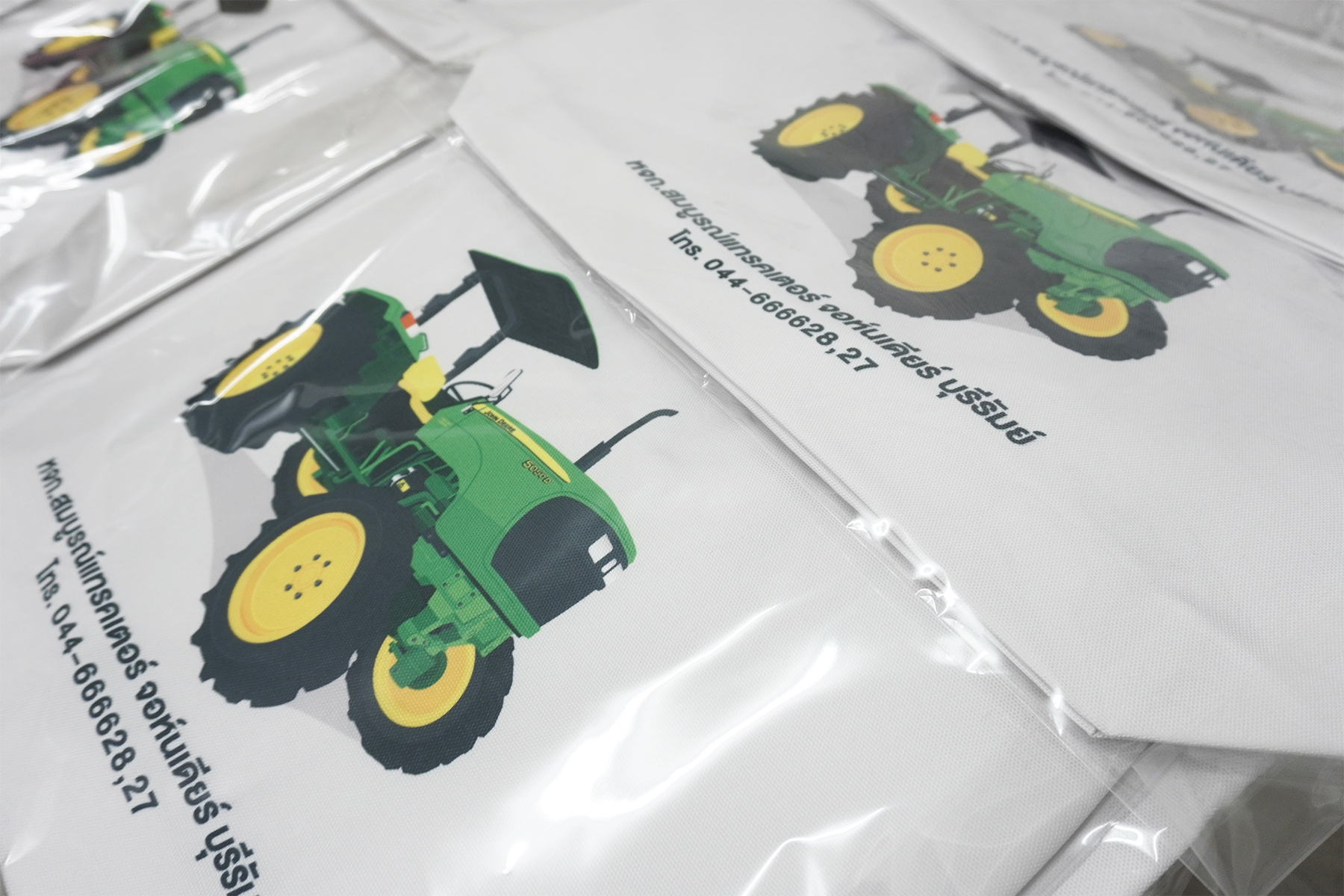 หมอนไดคัทและกระเป๋าผ้าแคนวาส รถไถ John Deere