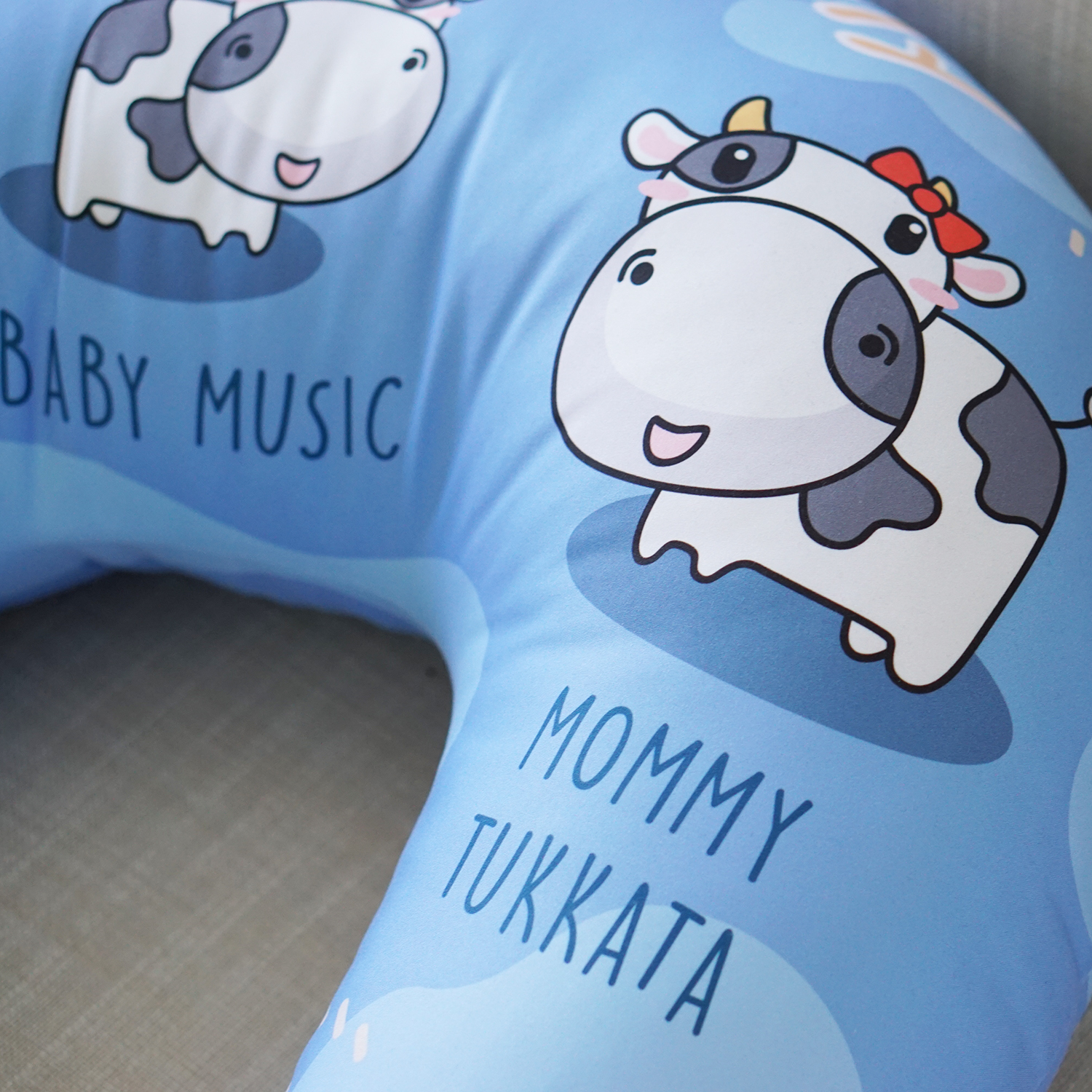 หมอนรองให้นม สั่งทำใส่ชื่อ ลาย Cow1 - Indigo