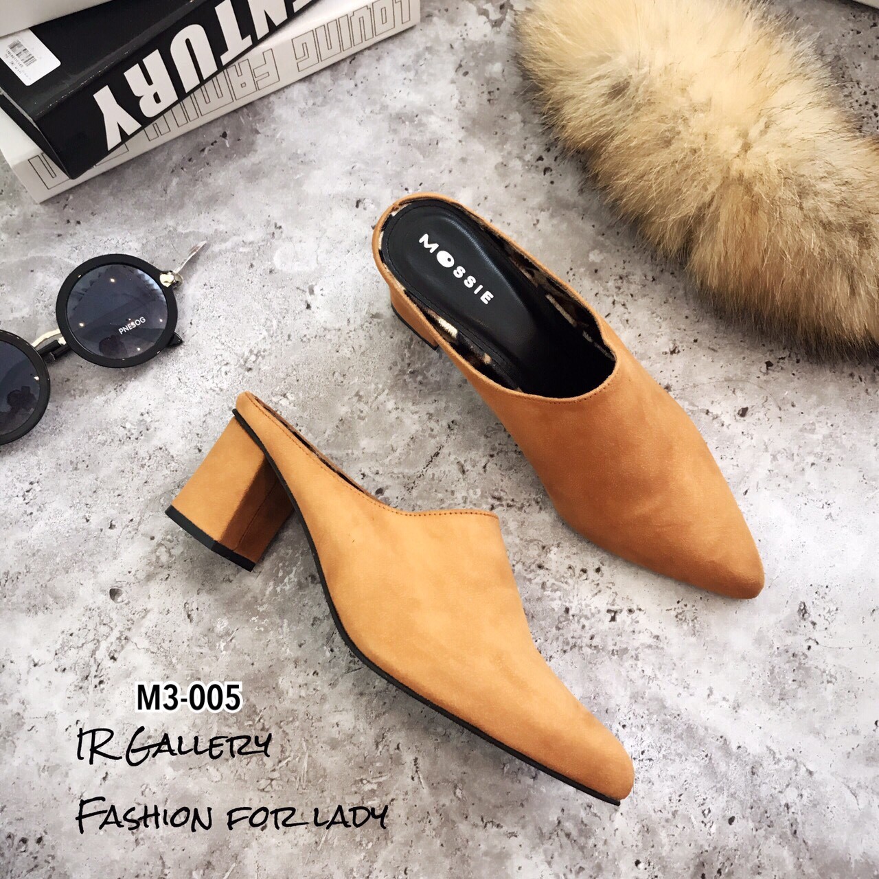 รองเท้าส้นตันแบบสวม (สีแทน)