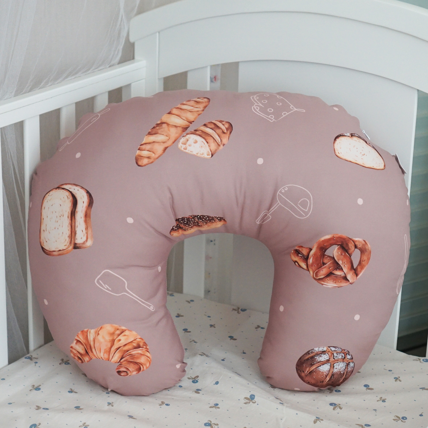 หมอนรองให้นม สั่งทำใส่ชื่อ ลาย Bread - Brown