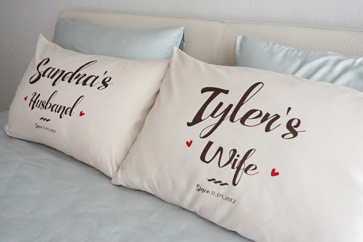 ปลอกหมอนหนุนคู่ สีเบจ ลาย Husband & Wife - Dark Brown
