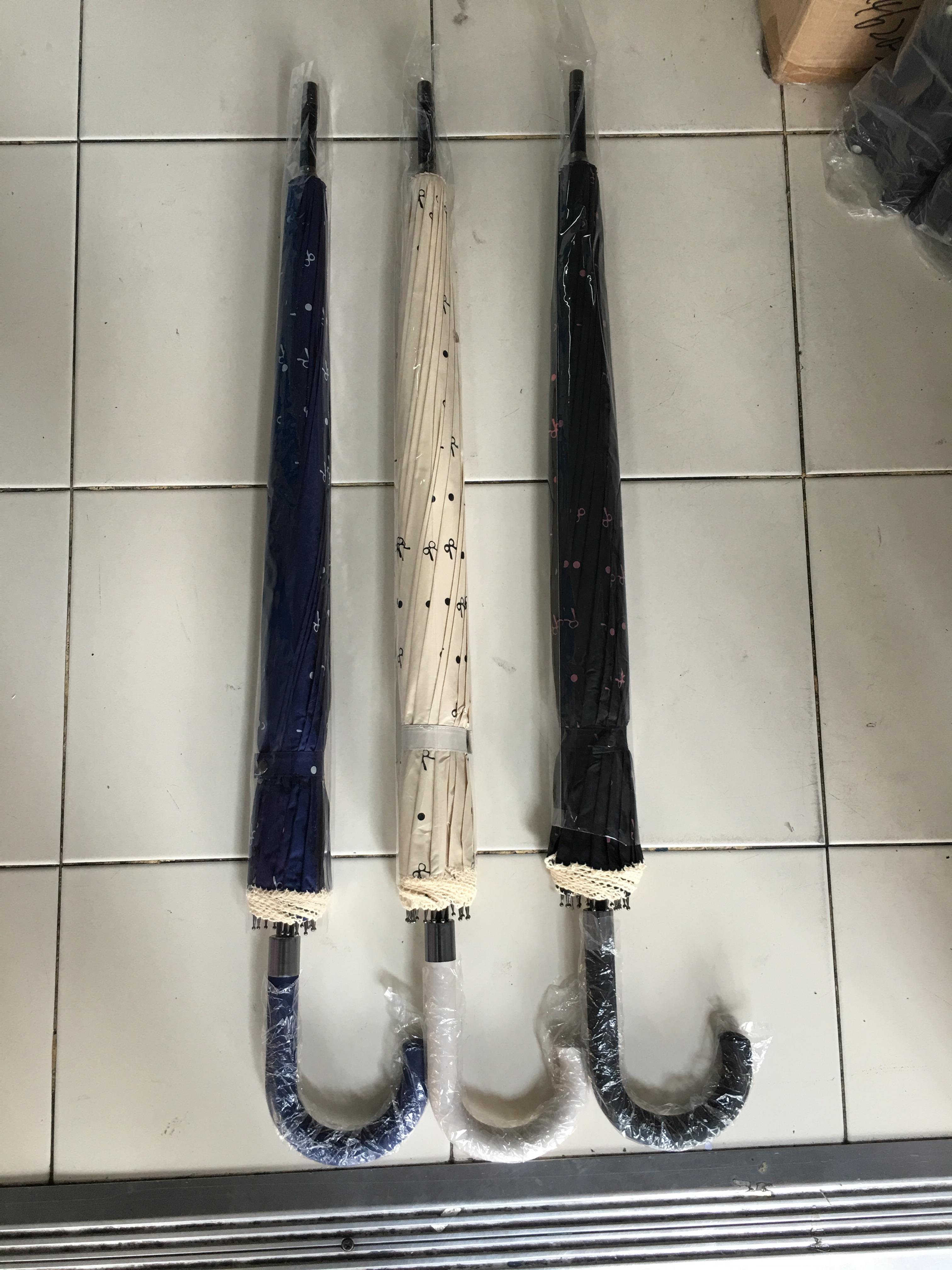 ร่มตอนเดียว23นิ้วลายโบว์มีระบายลูกไม้มียูวีสีทอง