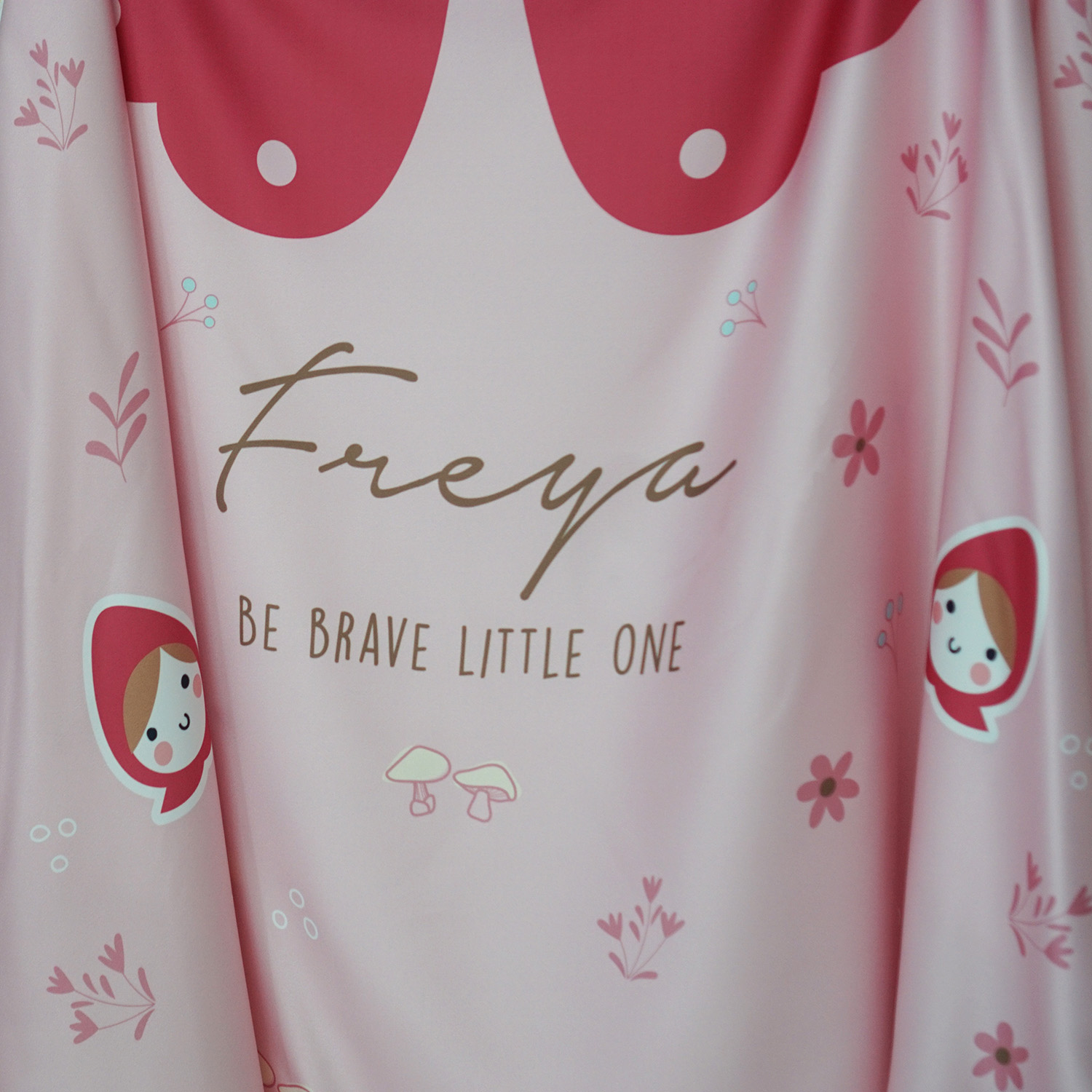 ผ้าคลุมให้นม สั่งทำใส่ชือ ลาย Little Red Riding Hood - Pink