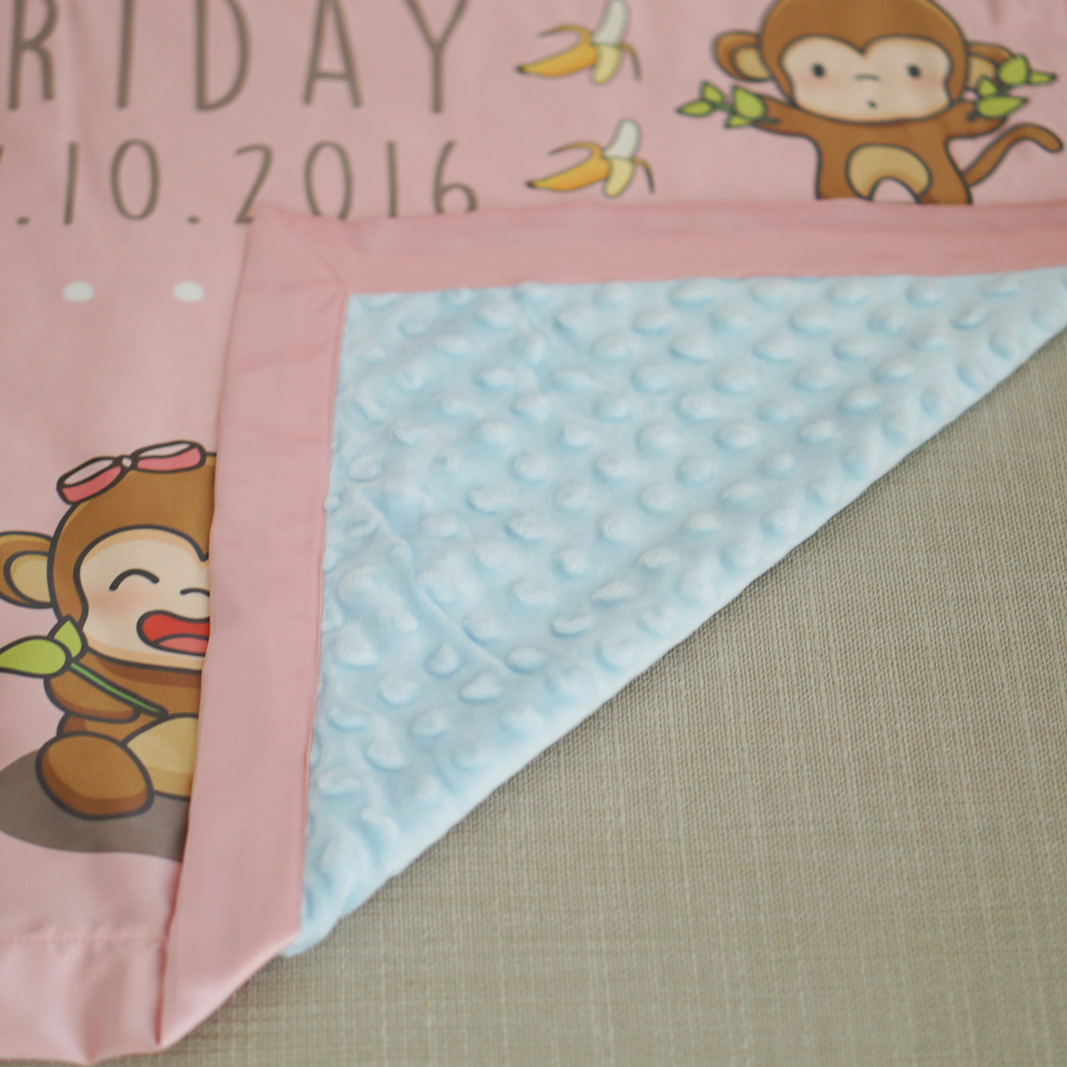ผ้าห่มเด็ก ใส่ประวัติแรกเกิด ลายลิง สีชมพู / Monkey - Blush Pink