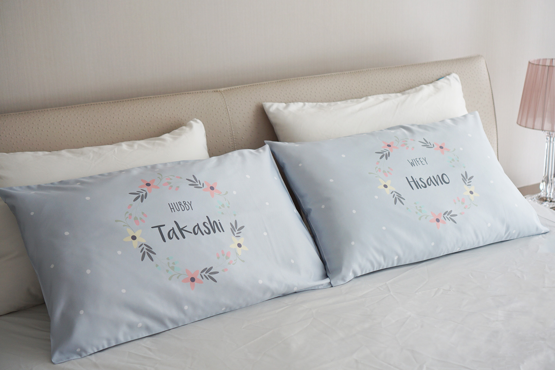ปลอกหมอนหนุนคู่ พิมพ์ลายเต็มผืน Polka Dot - Grey - Floral Frame