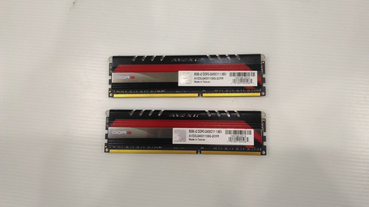 DDR3(2400)16GB (8GBX2) 'AVEXIR' Core Series Red