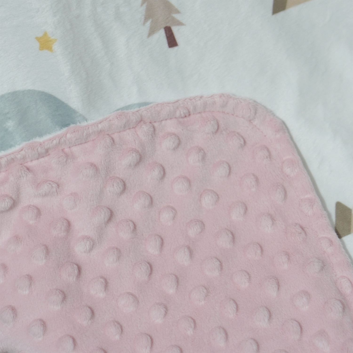 ผ้าห่ม Minky ลาย Woodland - Milestone 75x100cm แบบปักชื่อ ด้านหลังสีชมพู