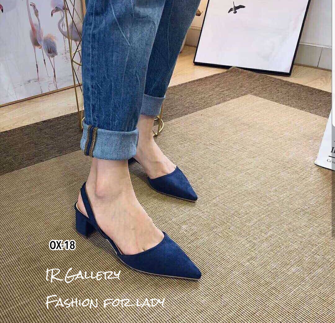รองเท้าส้นเตี้ยหนังกลับนิ่ม (สีดำ)