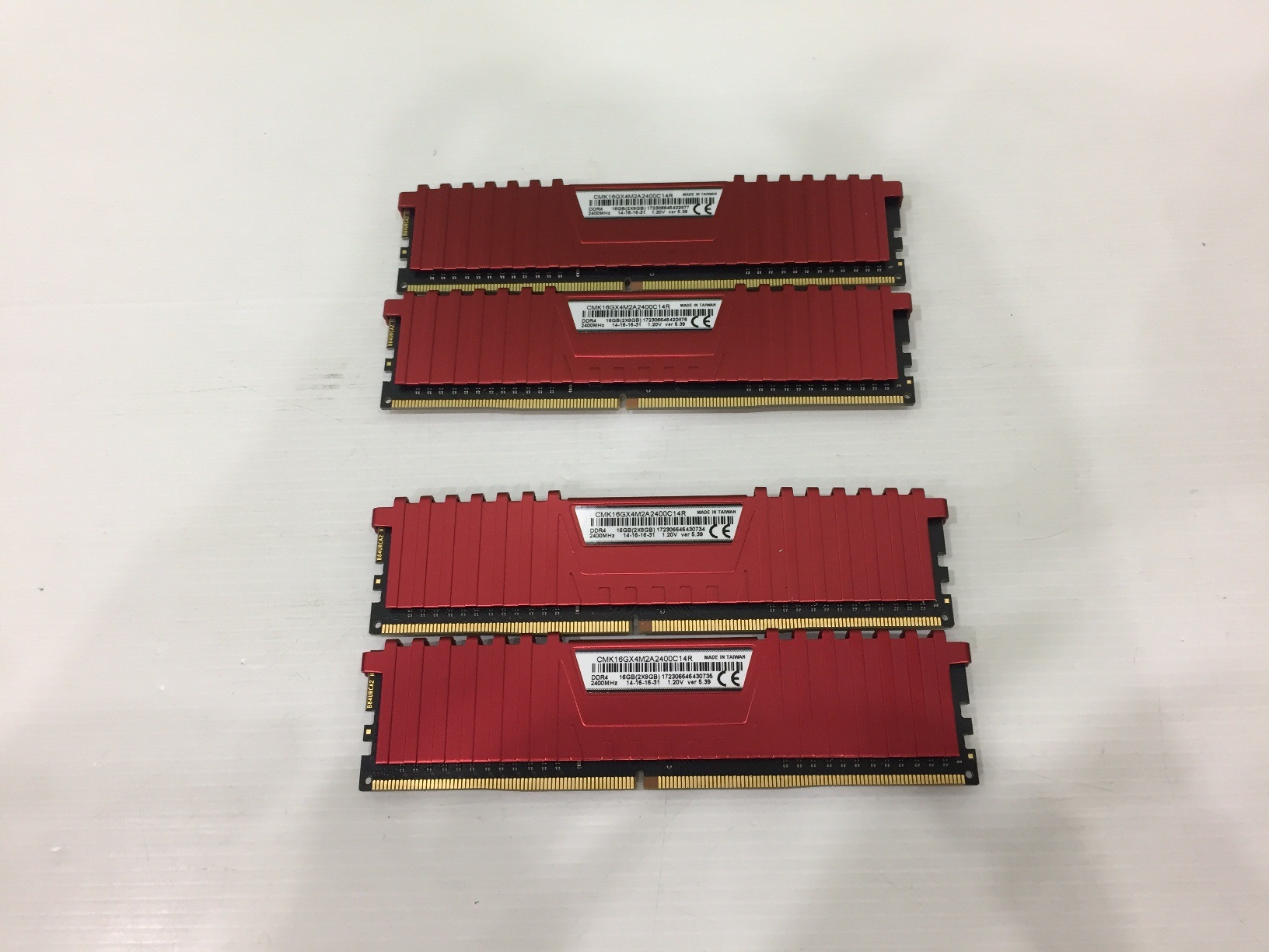 16GB. 8GB.X2 FSB2400 Corsair VENGEANCE LPX RED