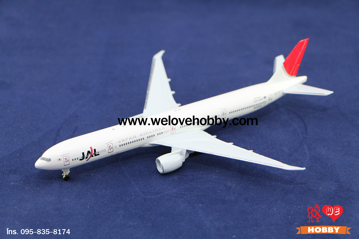 โมเดลเครื่องบิน Japan Airlines (Boeing 777) ญี่ปุ่น ไซส์กลาง แบบมีล้อเครื่องบิน (1:400)