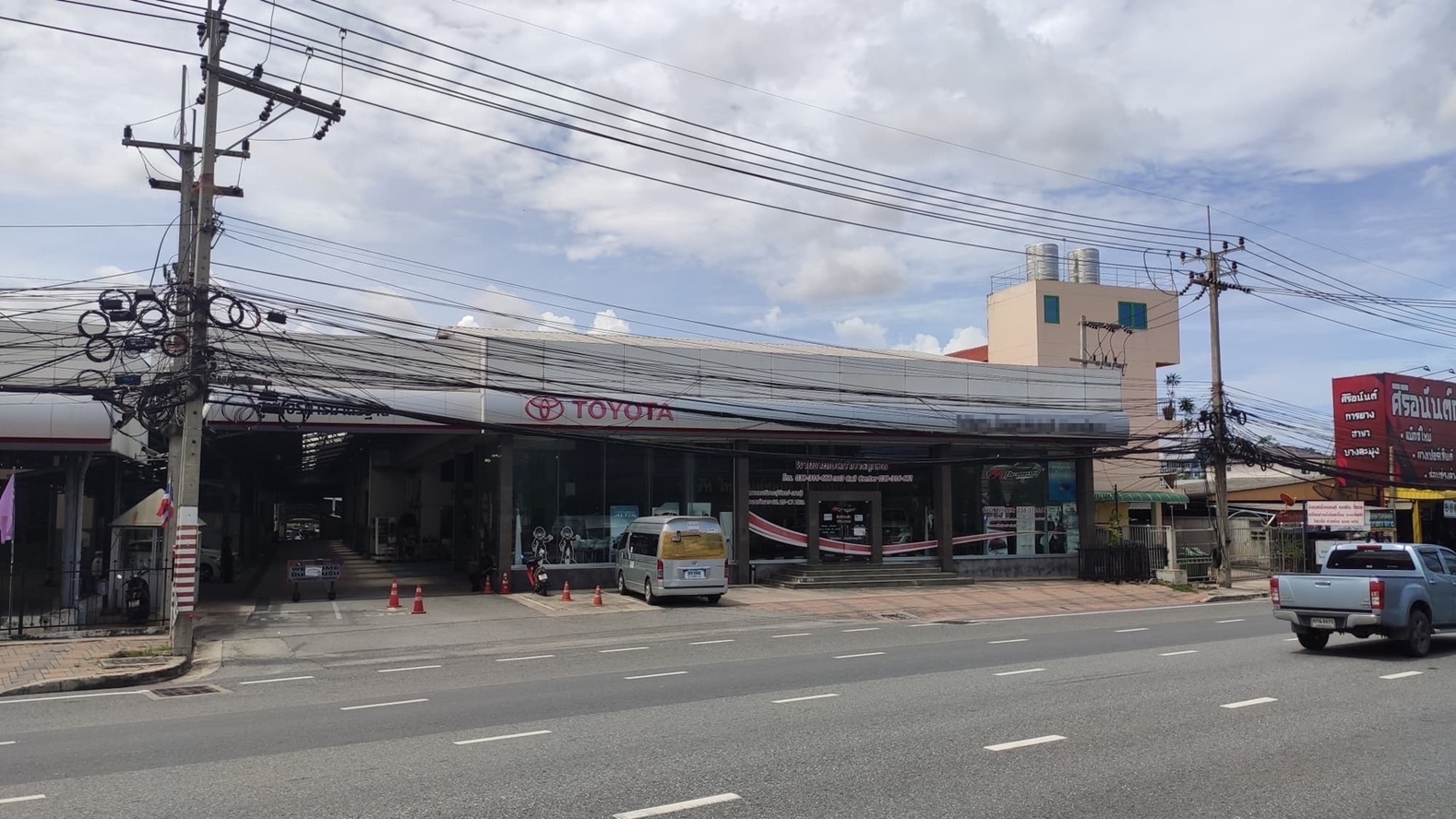 ขายโชว์รูมรถยนต์พร้อมศูนย์บริการซ่อม ติดถนนสุขุมวิท (พัทยา-นาเกลือ) จ.ชลบุรี