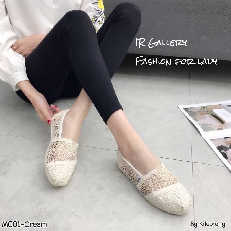 รองเท้าลูกไม้ลายดอก Style Toms (สีขาว)