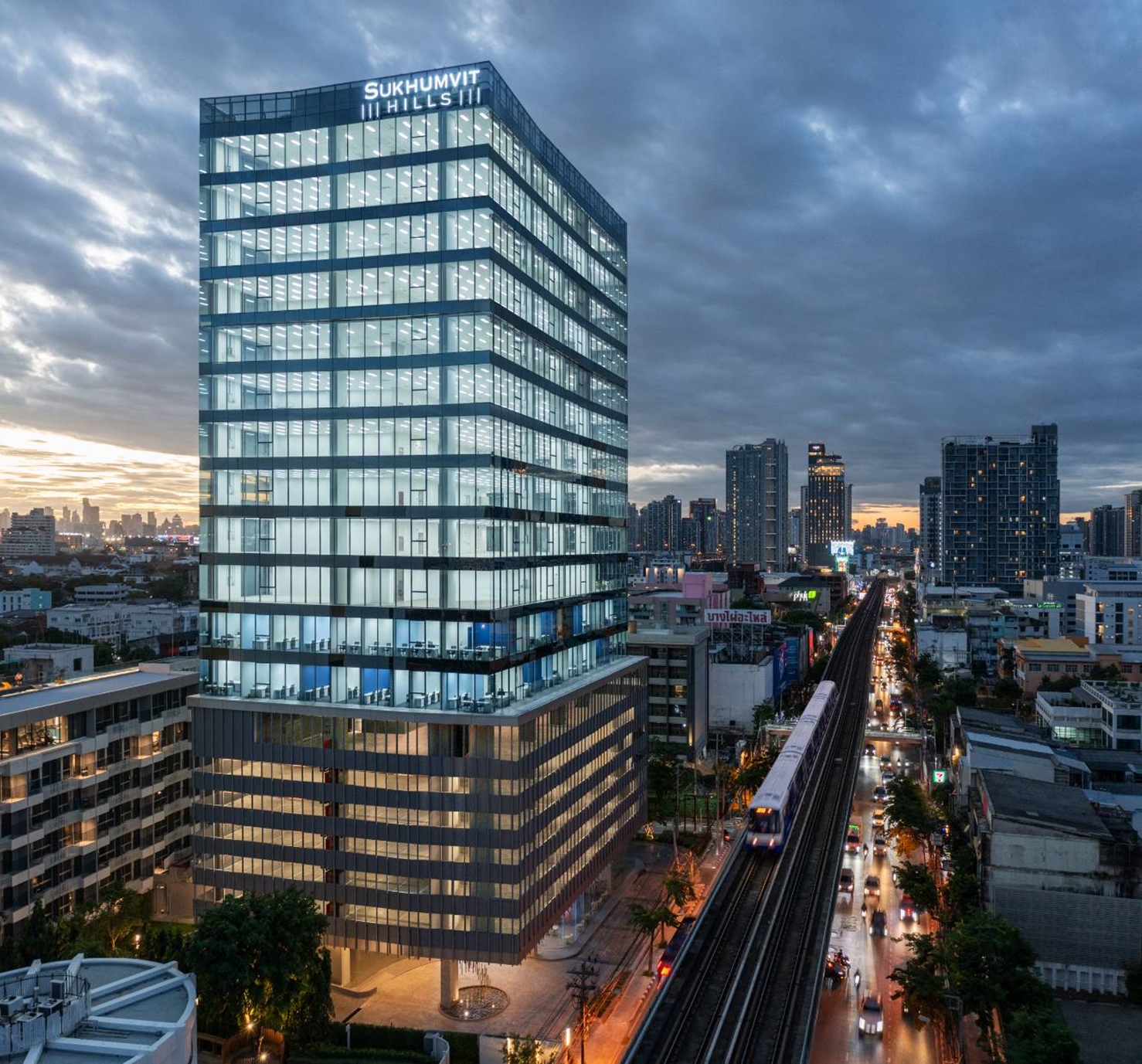 Sukhumvit Hills Office for rent on Sukhumvit Road, near BTS On Nut and BTS Bang Chak 500 meters