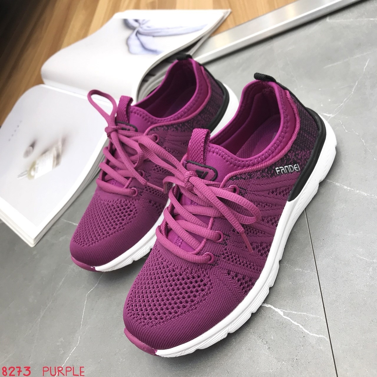 รองเท้าผ้าใบแฟชั่นตัดส้นทูโทน (สีชมพู)