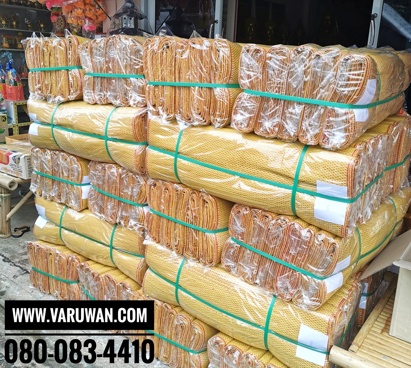 เสื่อพลาสติกแดงเหลือง