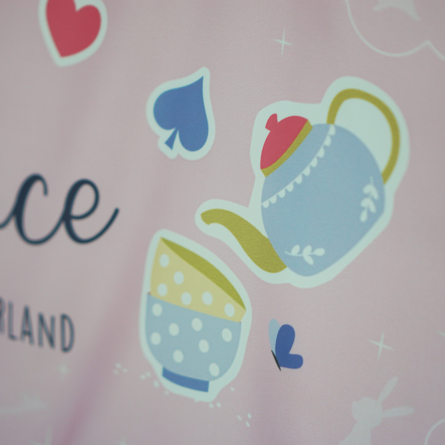 ผ้าคลุมให้นม สั่งทำใส่ชือ ลาย Wonderland - Pink