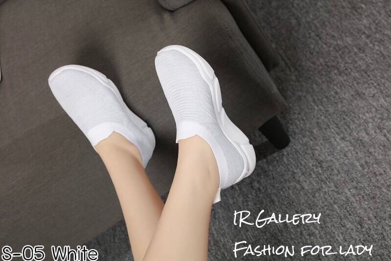 รองเท้าผ้าใบขอบทรงถุงเท้าแต่งกลิตเตอร์ (สีขาว)