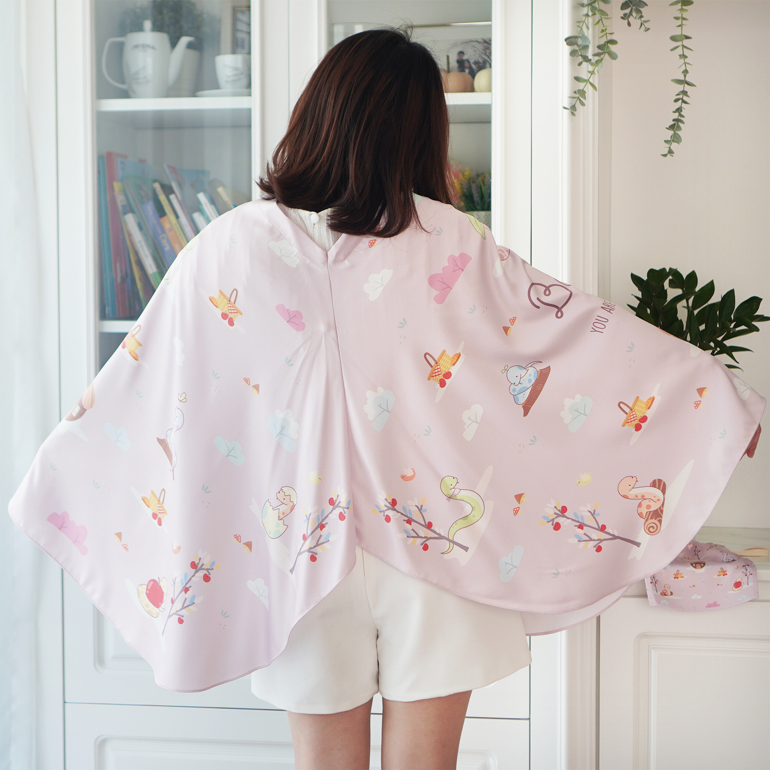 ผ้าคลุมให้นม 3in1 (รุ่นมีกระดุม ถอดโครงได้) แบบสั่งทำใส่ชื่อ ลาย Snakes in the garden - Pink