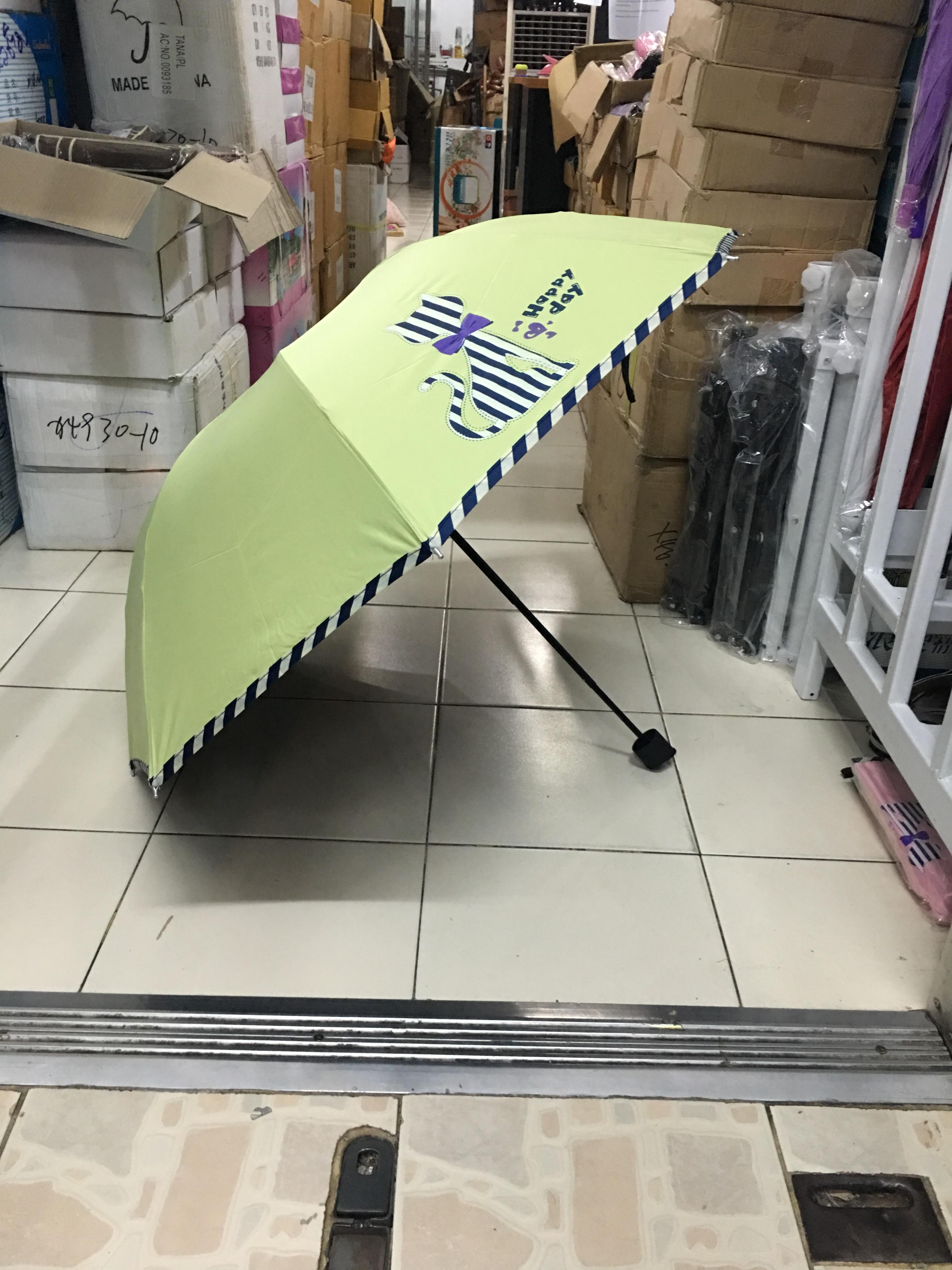 ร่มโค้งชายตรงลายแมวยูวีดำ