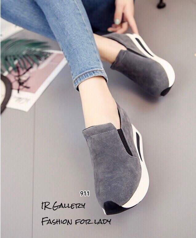 รองเท้าผ้าใบเสริมส้นทรงสวม (สีเทา)