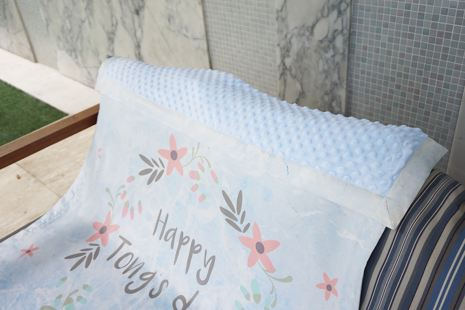 ผ้าห่ม ใส่ชื่อ ลายหินอ่อนสีฟ้า - Floral Frame ไซส์ใหญ่ 100x150cm