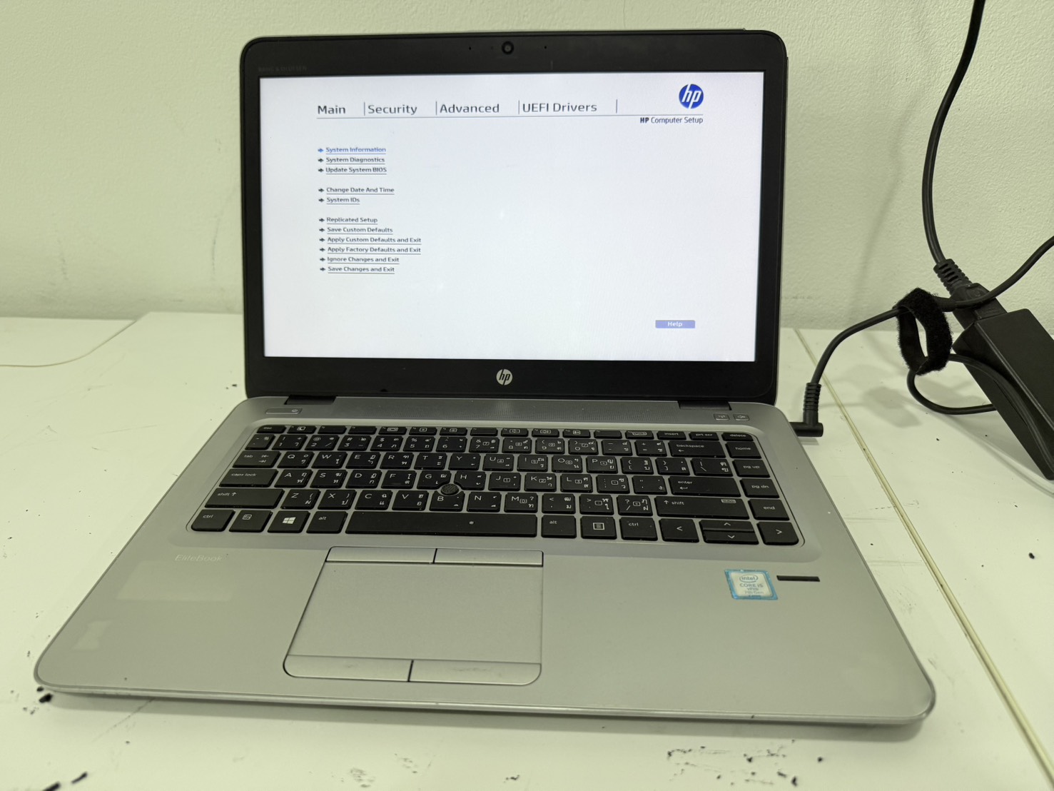 โน๊ตบุ๊ค HP EliteBook 840 G4 (i5-7300U/8GB/M.2 256GB) ไม่มี Adapter ไม่มีแบต จอ Bright ขอบยางเสื่อม มุมเครื่องแตก คีย์บอร์ดกดยาก