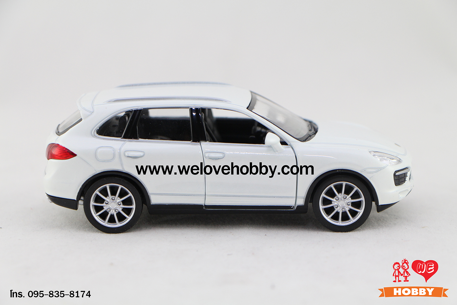 โมเดลรถซุปเปอร์ คาร์ Porsche Cayenne Turbo S สีขาว Scale 1:32