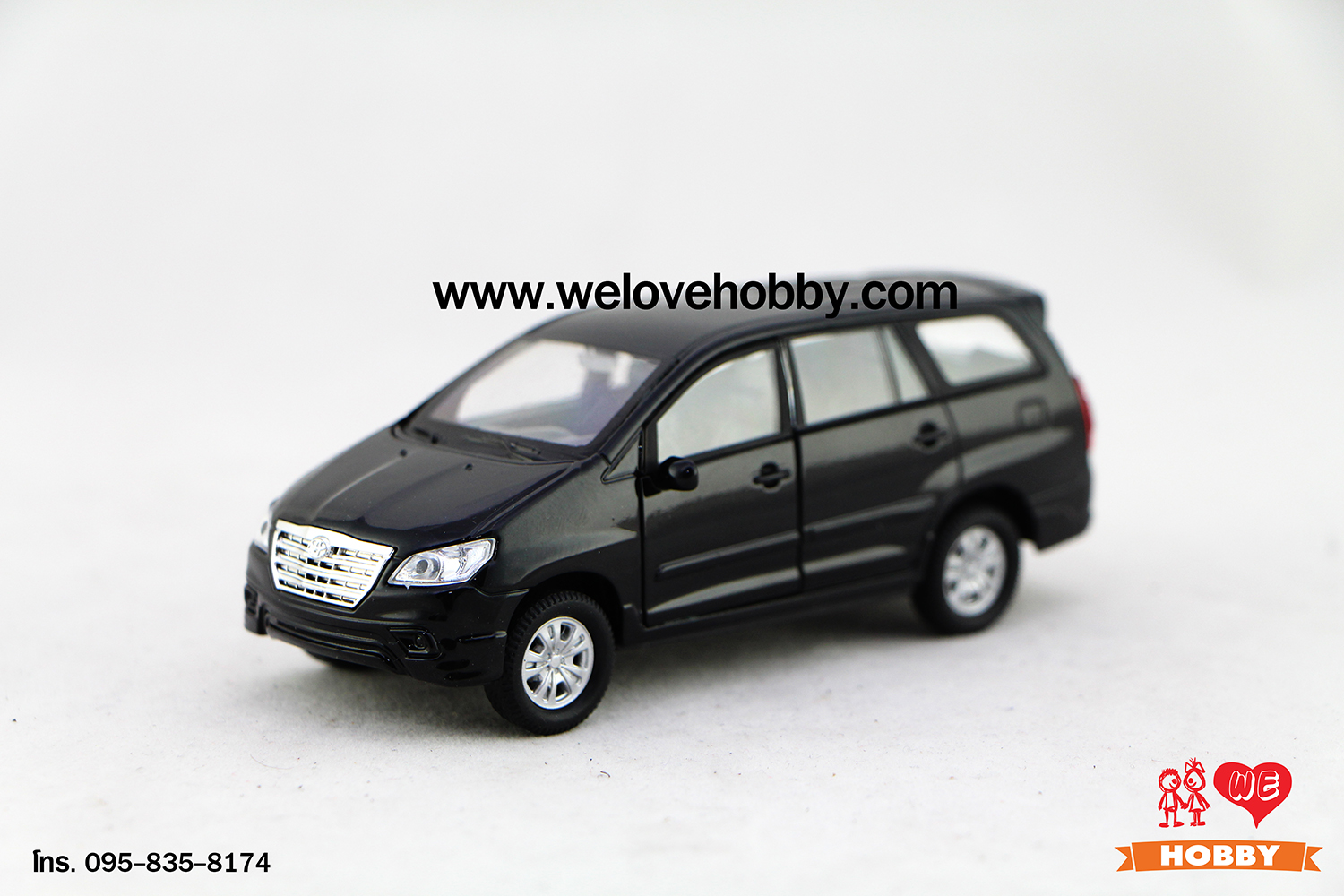 โมเดลรถ Toyota Innova สีดำ Scale 1:34-1:39