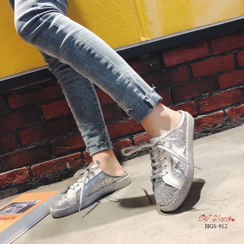 รองเท้าผ้าใบเปิดส้นกลิตเตอร์ลายดาว (สีดำ)