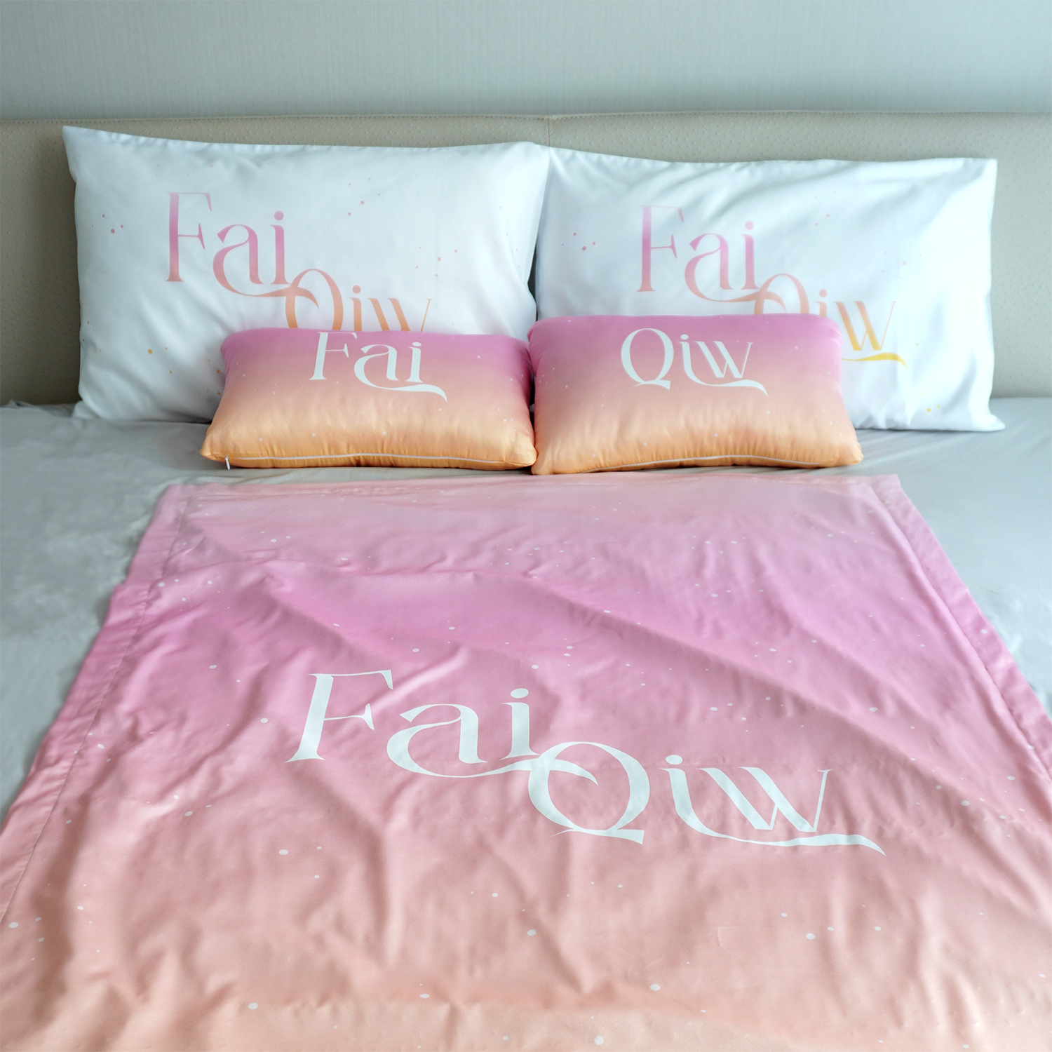 ชุดของขวัญแต่งงาน WD5 ปลอกหมอนคู่+หมอนอิง 2 ใบ +ผ้าห่ม ขนาด 100x150cm ลาย Gradient - Pink Yellow