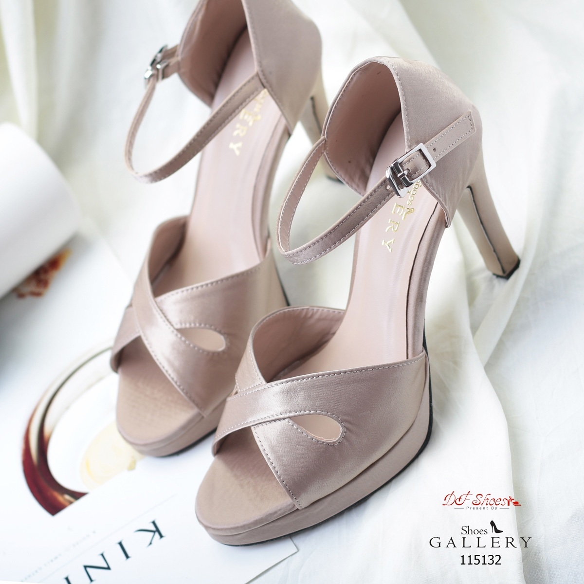 รองเท้าส้นสูงซาตินทรงเปิดหน้าไขว้ (สีครีม)