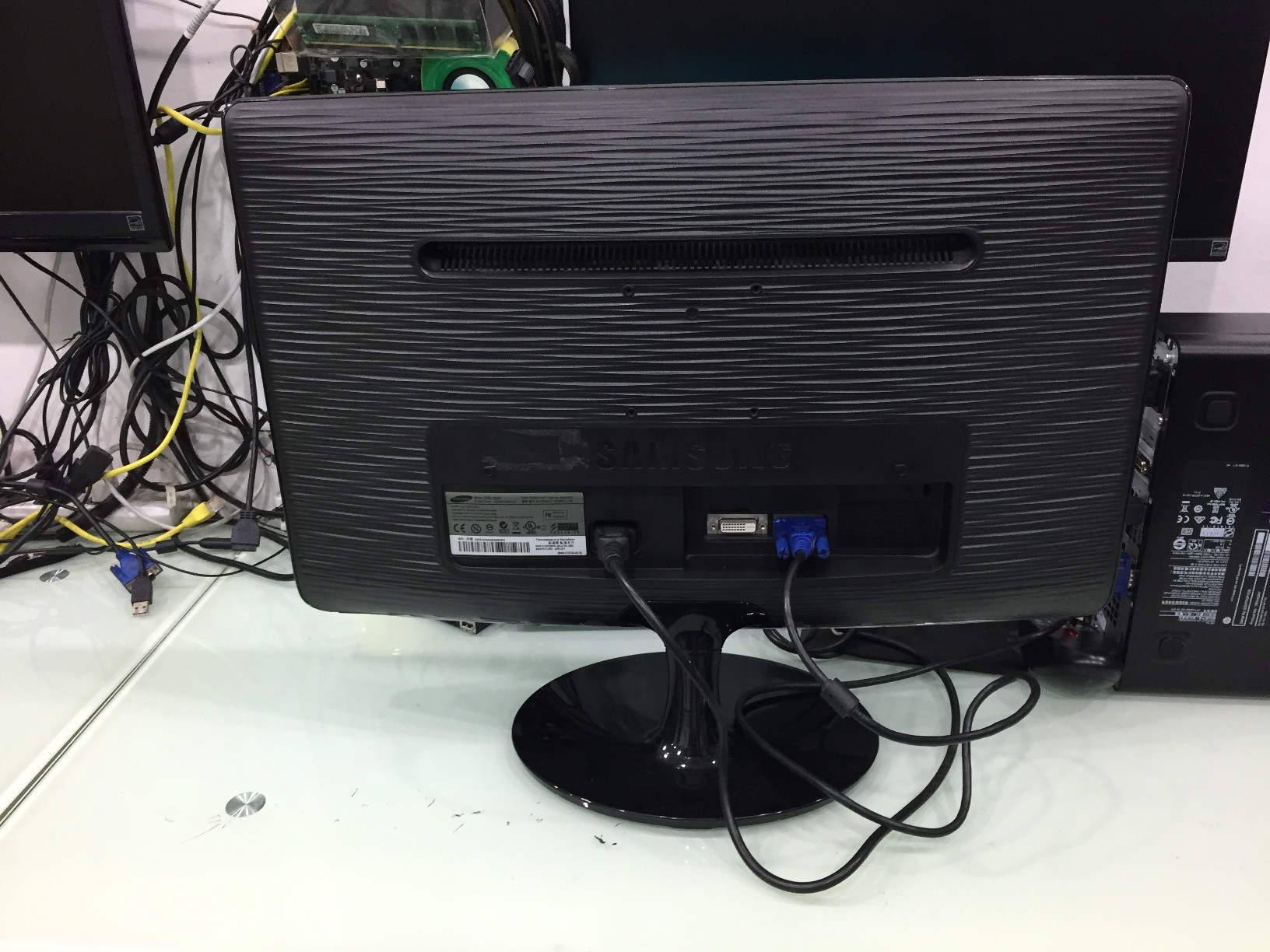 23" Full HD SAMSUNG B2330