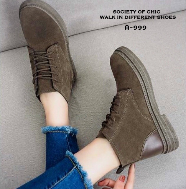 รองเท้าผ้าใบหุ้มข้อสไตล์ Martin (สีดำ)