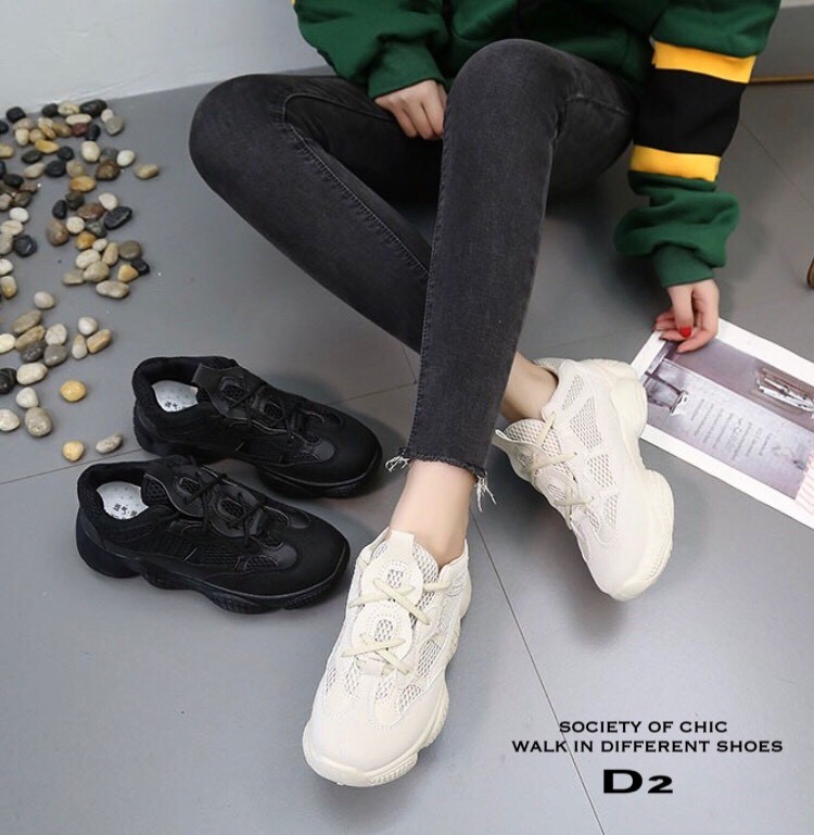 รองเท้าผ้าใบแฟชั่นสไตล์สปอร์ตแต่งตาข่าย (สีครีม)