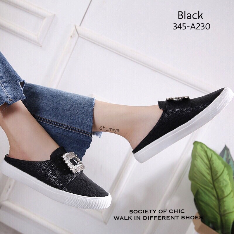 รองเท้าผ้าใบเปิดส้นแต่งเพชรหน้า (สีชมพู)