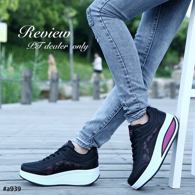 พร้อมส่ง : รองเท้าผ้าใบเสริมส้นทรงsport (สีดำ)