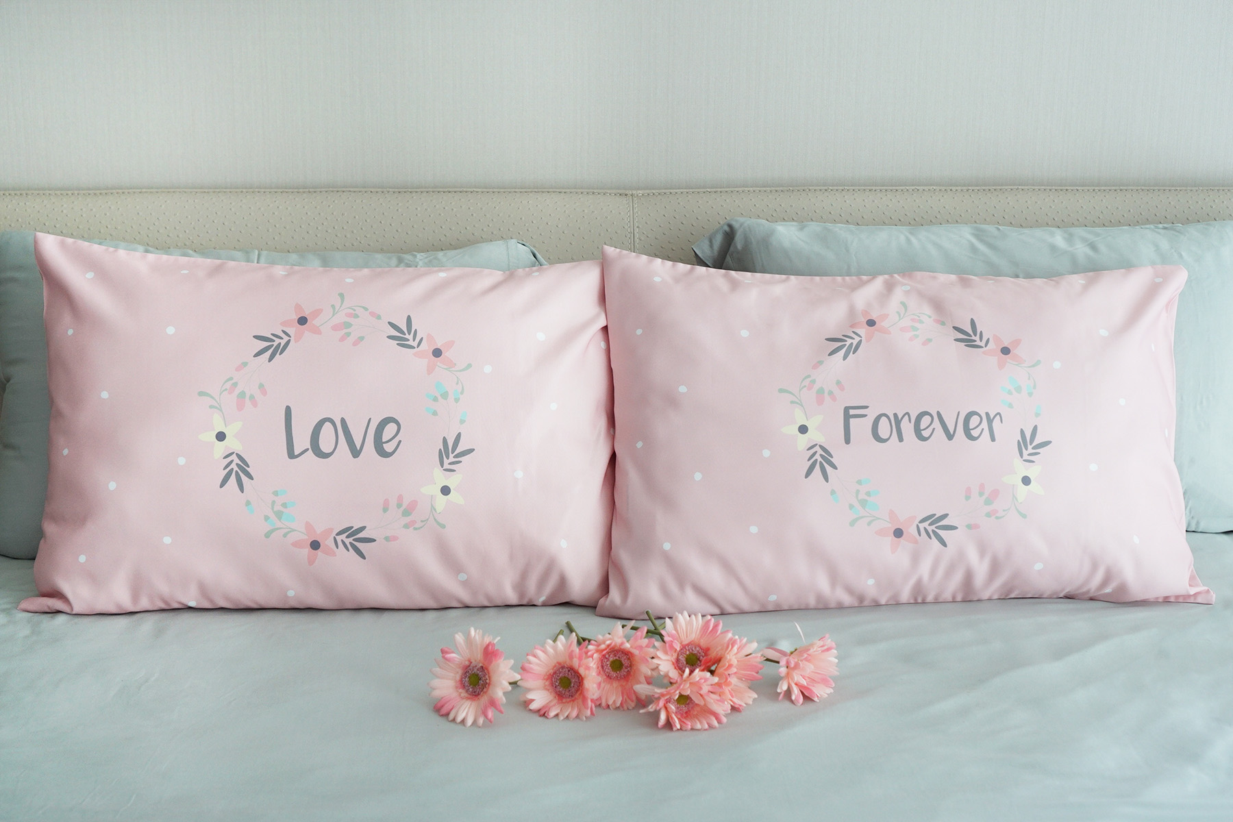 ปลอกหมอนคู่แบบพิมพ์สีเต็มใบ พร้อมส่ง ลาย Floral Frame - Pink ข้อความ Love Forever