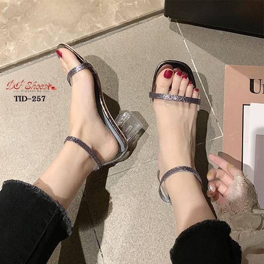 รองเท้าส้นเตี้ยรัดข้อส้นใส (สีเทา)