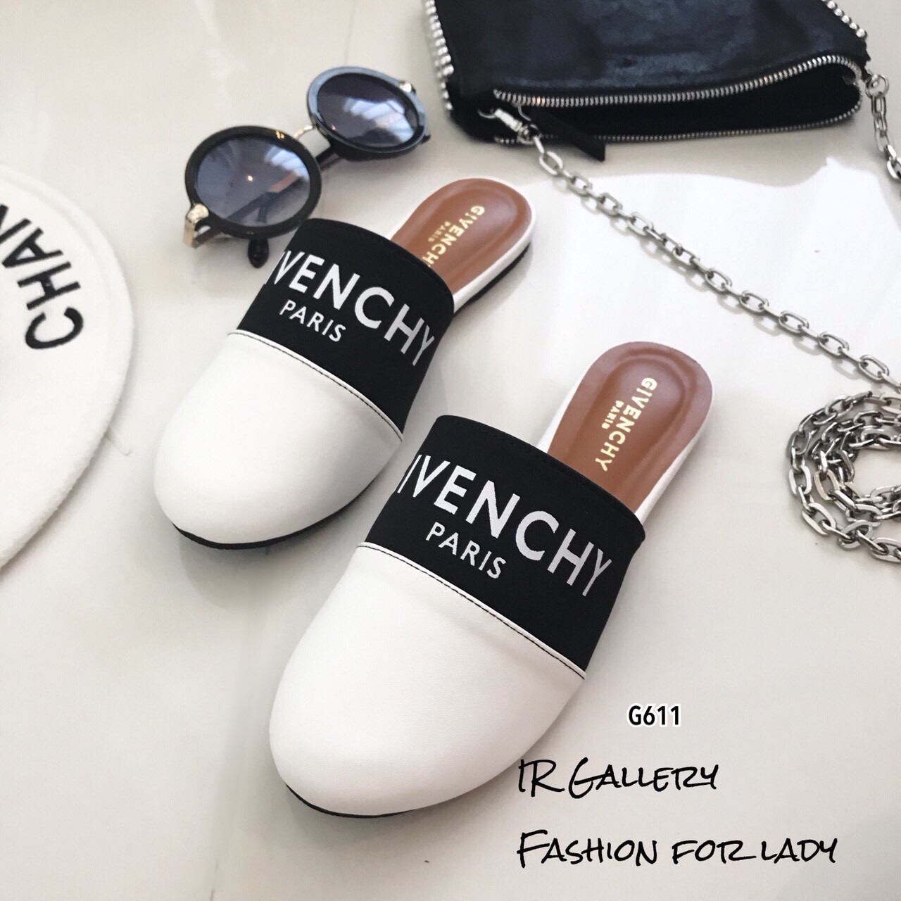 รองเท้า Sliper Style Givenchy (สีขาว)